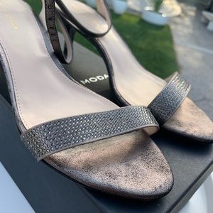 Pelle Moda kitten heels in Pewter